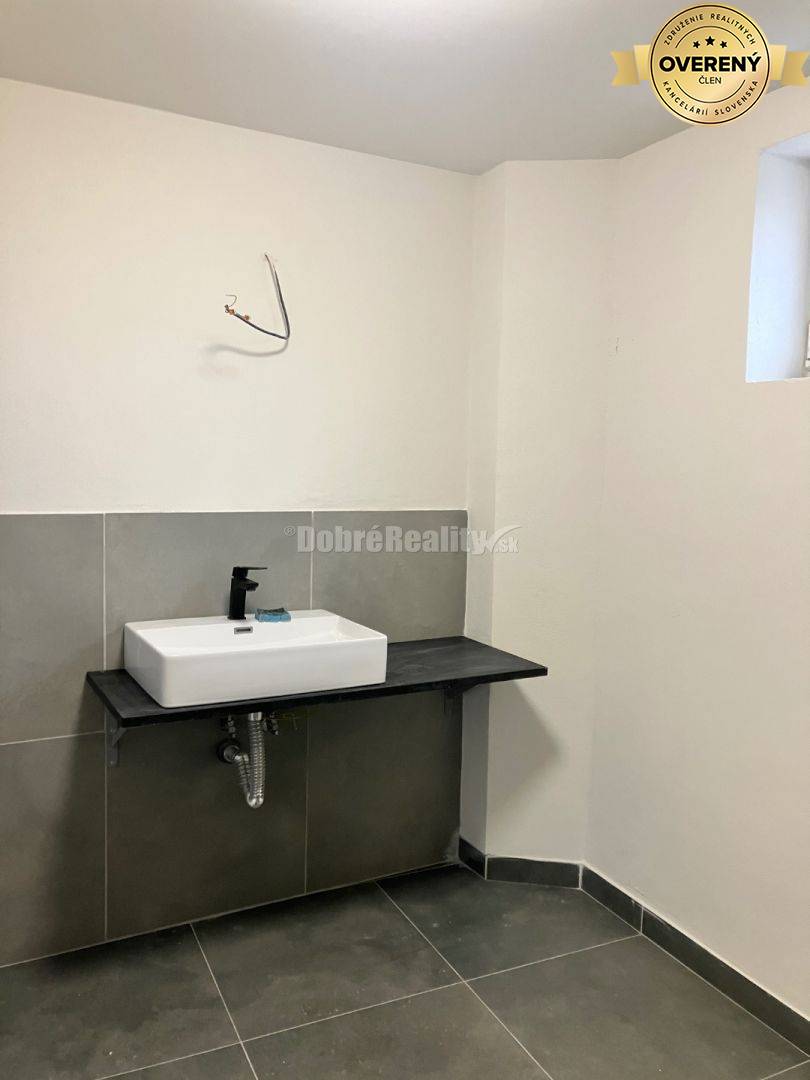 Kompletne zrekonštruovaný 2-izbový byt v Lučenci...