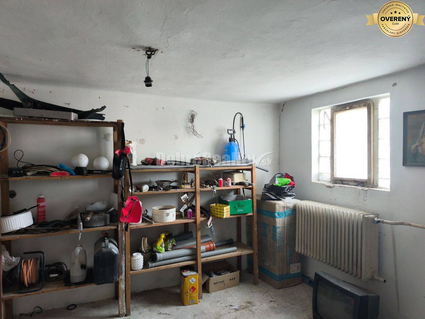 Priestranný ,slnečný rodinný dom v pôvodnom stave , vhodný na rekonštr