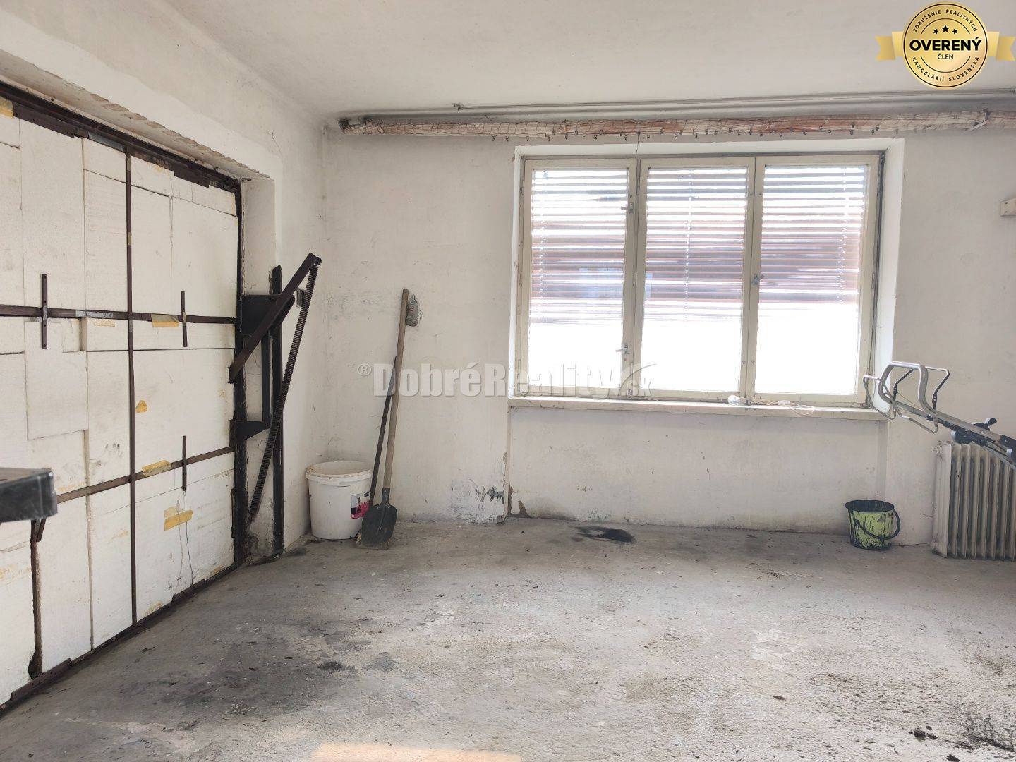 Priestranný ,slnečný rodinný dom v pôvodnom stave , vhodný na rekonštr