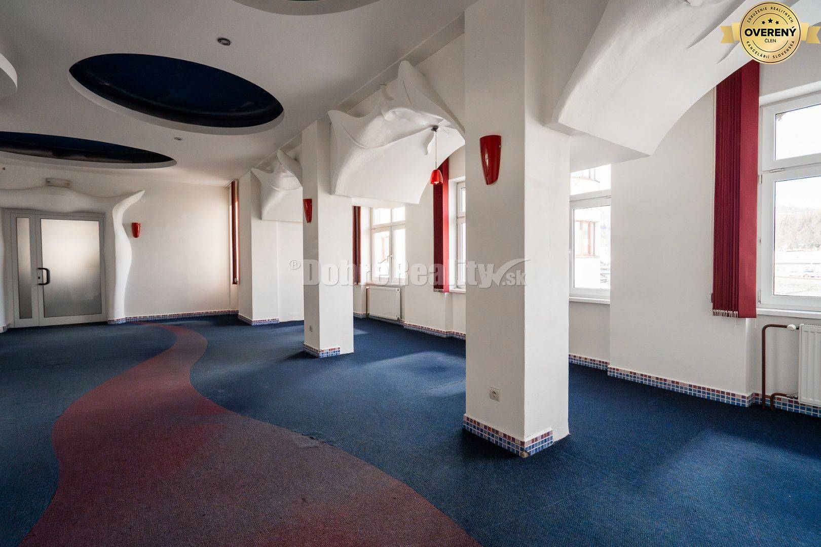 PRENÁJOM: Atraktívny prevádzkový priestor so samostatným vstupom, 262