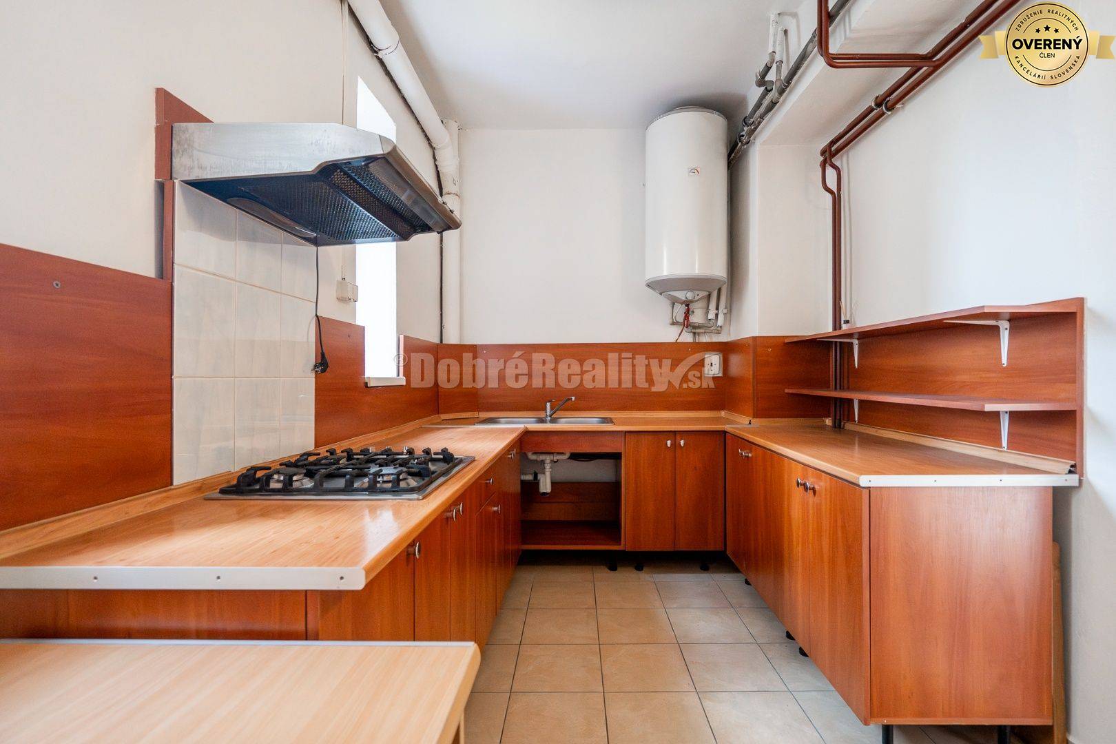 PRENÁJOM: Atraktívny prevádzkový priestor so samostatným vstupom, 262