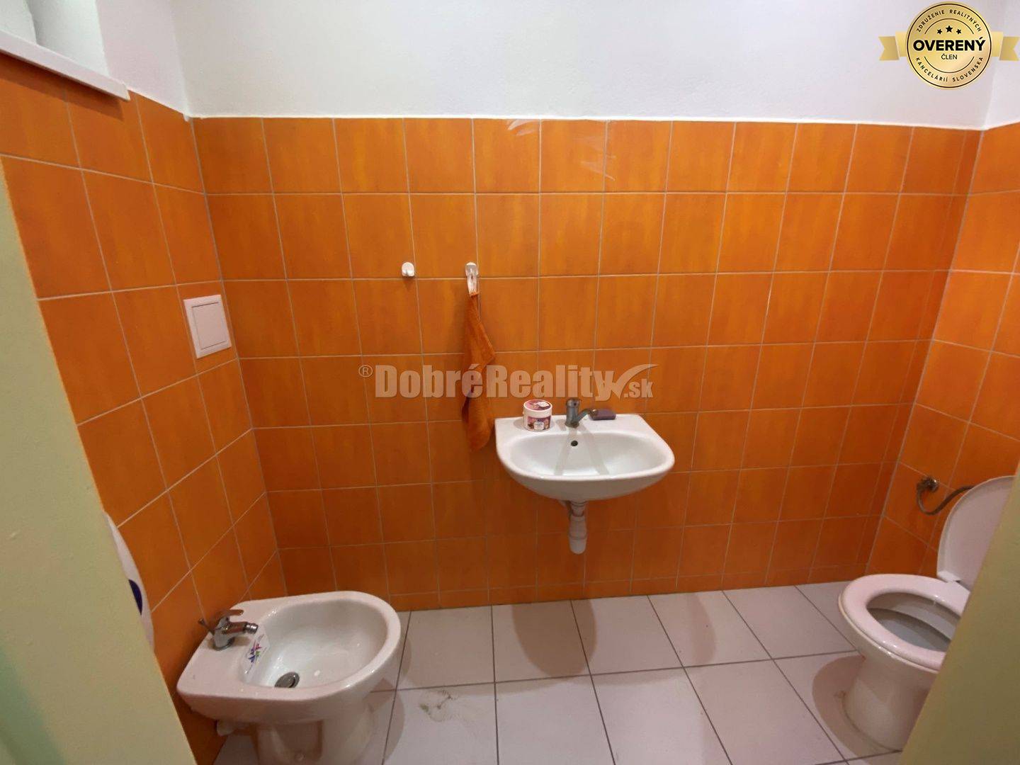 Na prenájom lukratívne komerčné priestory na Hlavnom námestí v Rimavsk