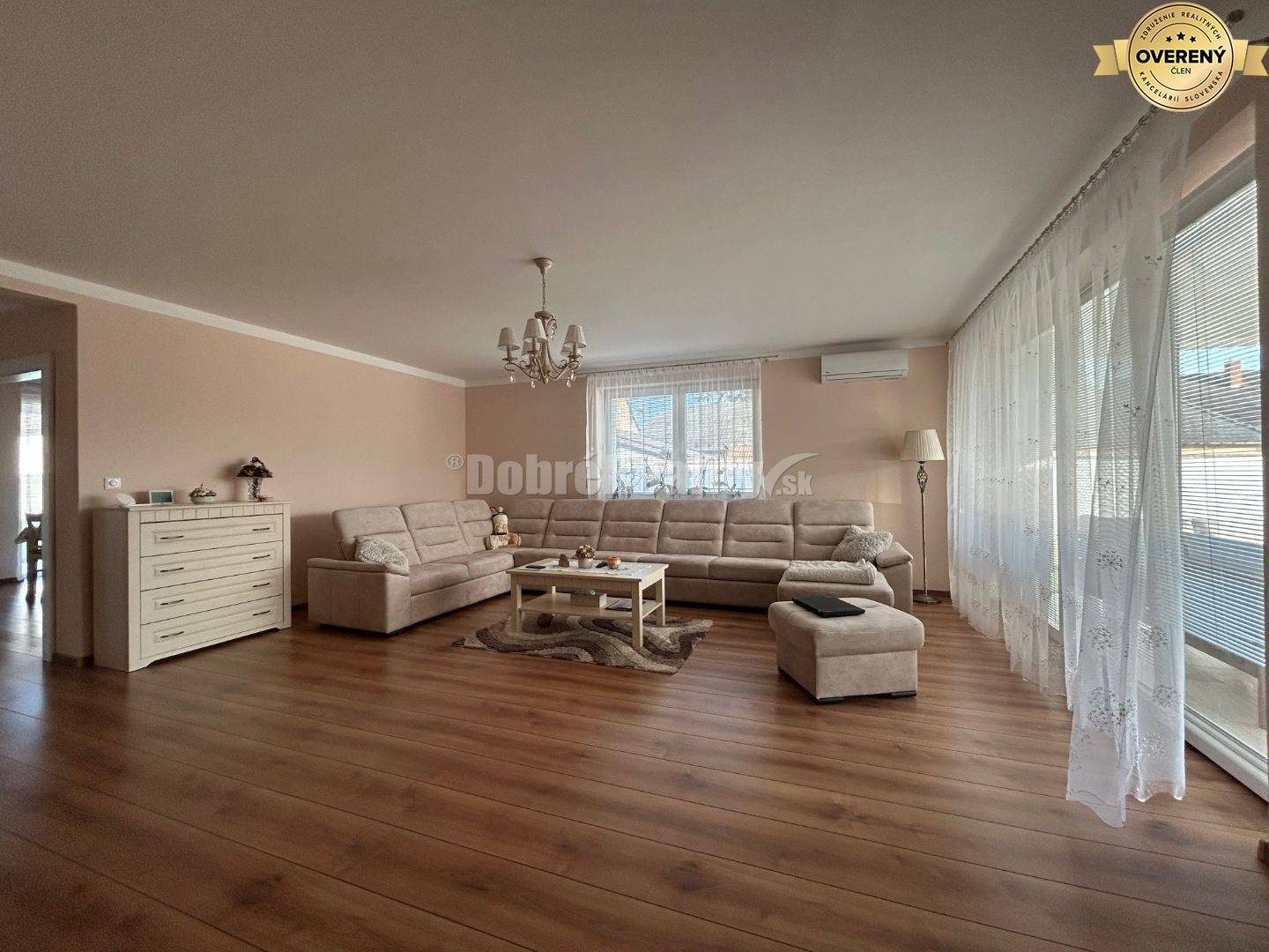 Unikátny 4 izbový rodinný dom pri jazere, kompletne zariadený, voľný i