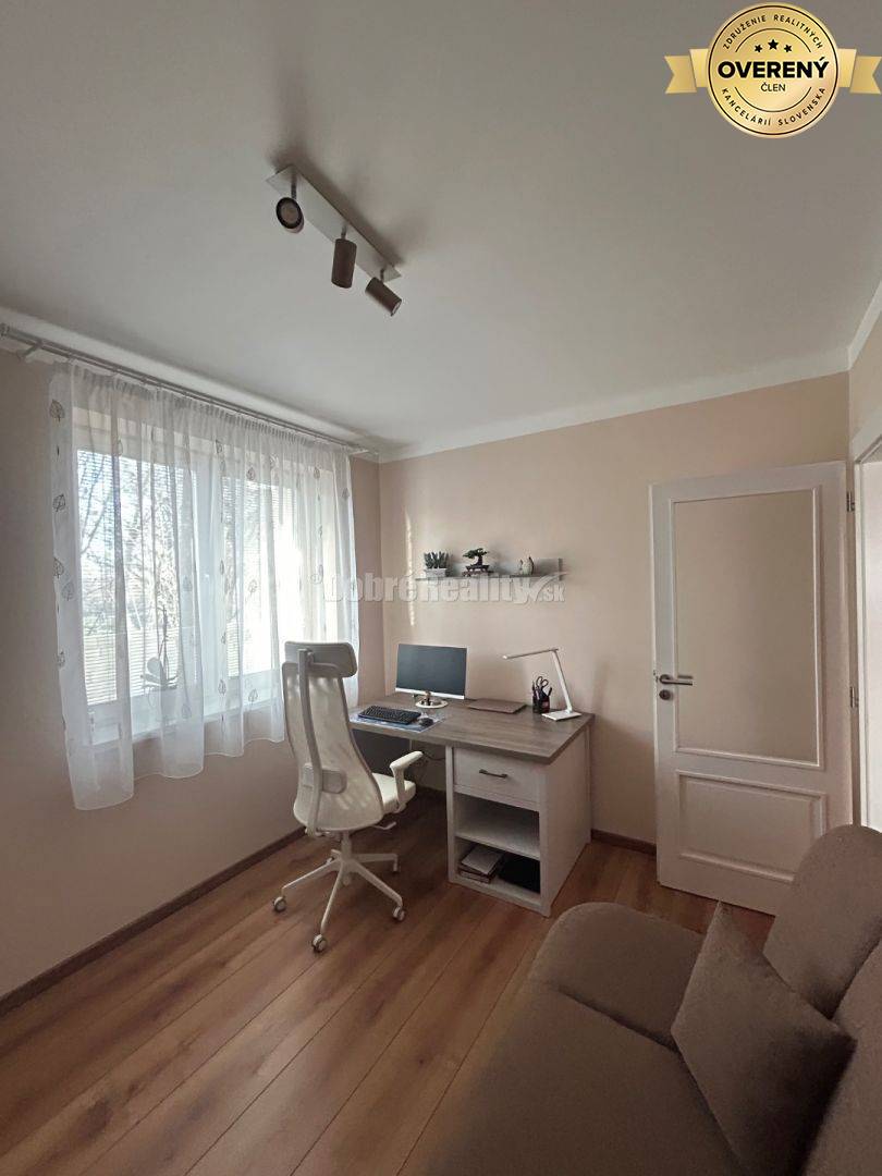 Unikátny 4 izbový rodinný dom pri jazere, kompletne zariadený, voľný i