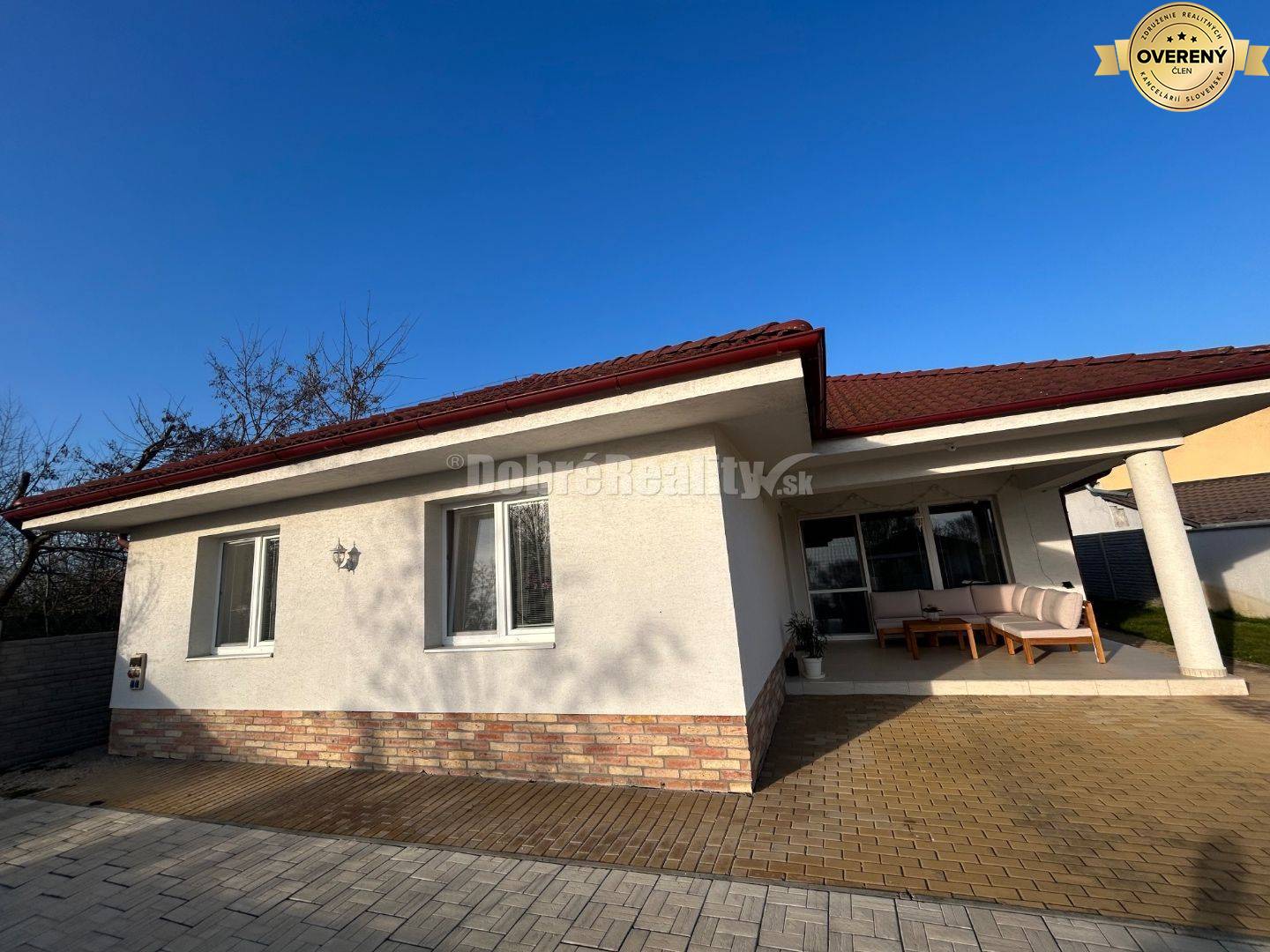 Unikátny 4 izbový rodinný dom pri jazere, kompletne zariadený, voľný i