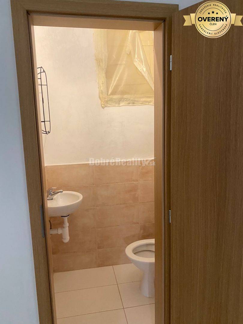 Na prenájom obchodný priestor v historickom centre mesta Banská Štiavn