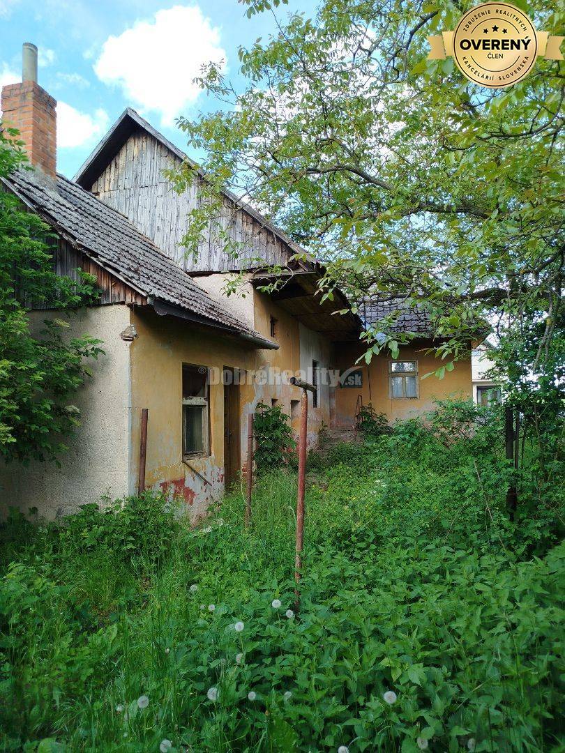 PREDAJ VEĽKÉHO STAVEBNÉHO POZEMKU S RODINNÝM DOMOM ZA CENU POZEMKU – N