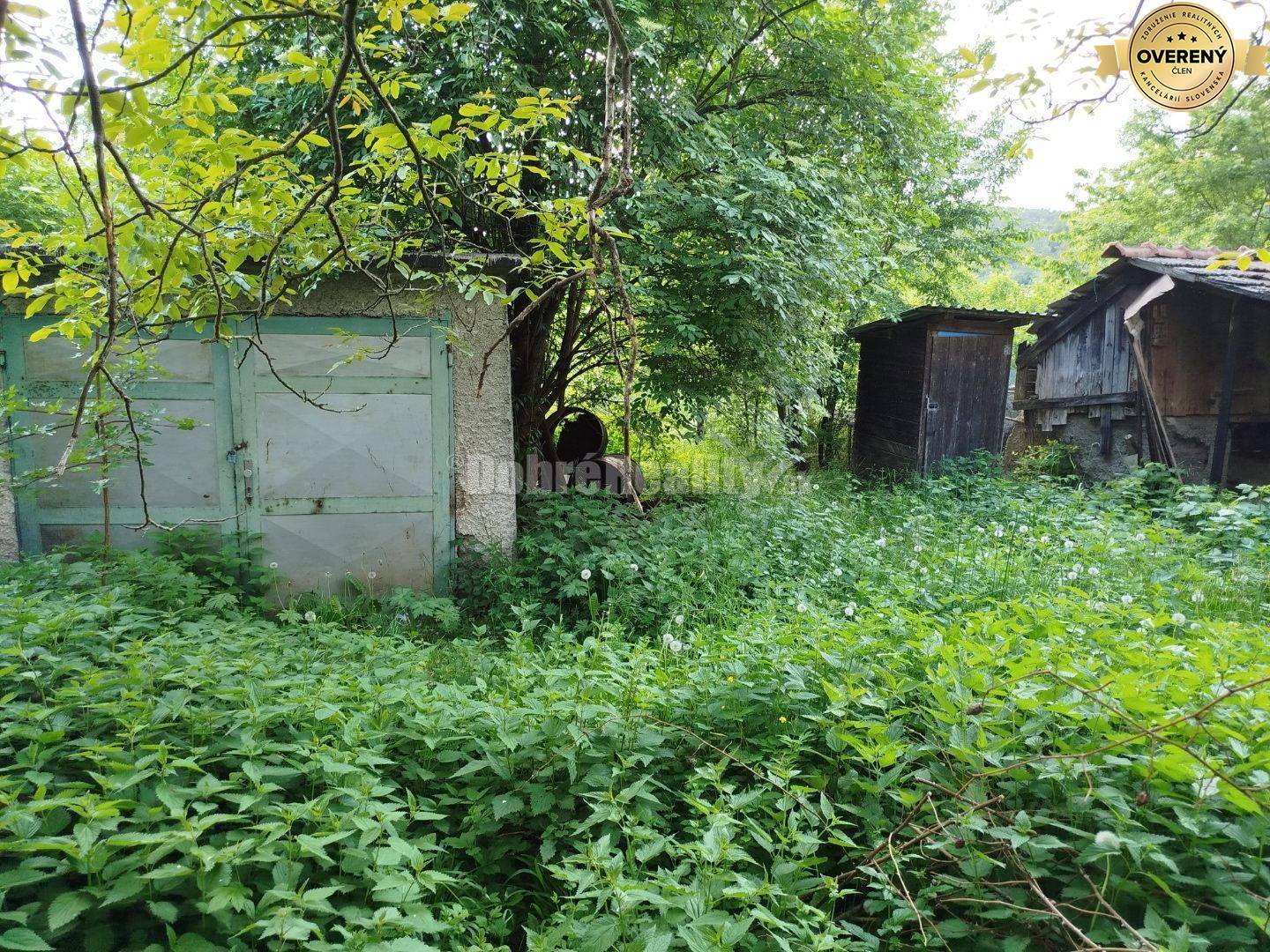 PREDAJ VEĽKÉHO STAVEBNÉHO POZEMKU S RODINNÝM DOMOM ZA CENU POZEMKU – N