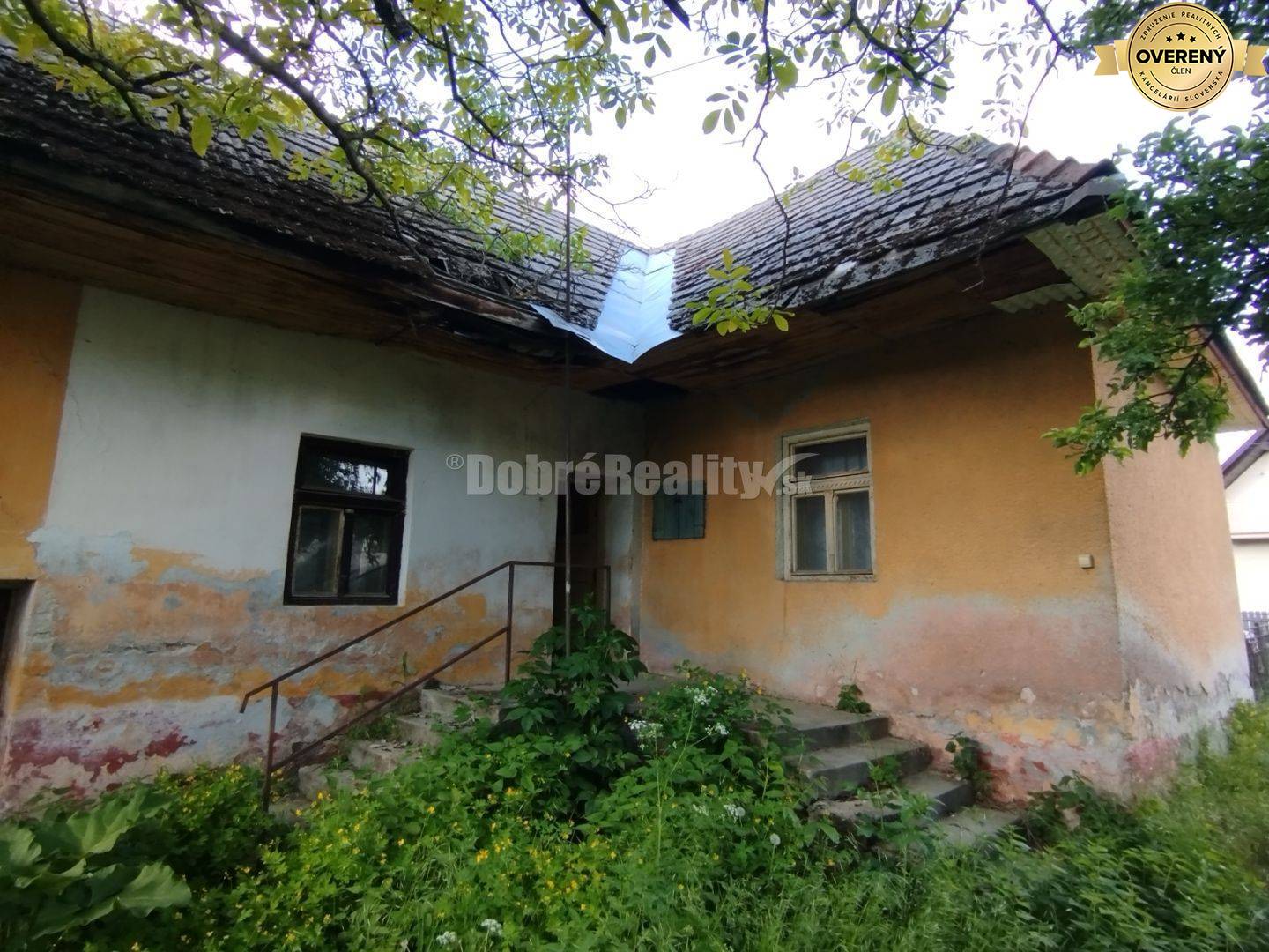 PREDAJ VEĽKÉHO STAVEBNÉHO POZEMKU S RODINNÝM DOMOM ZA CENU POZEMKU – N