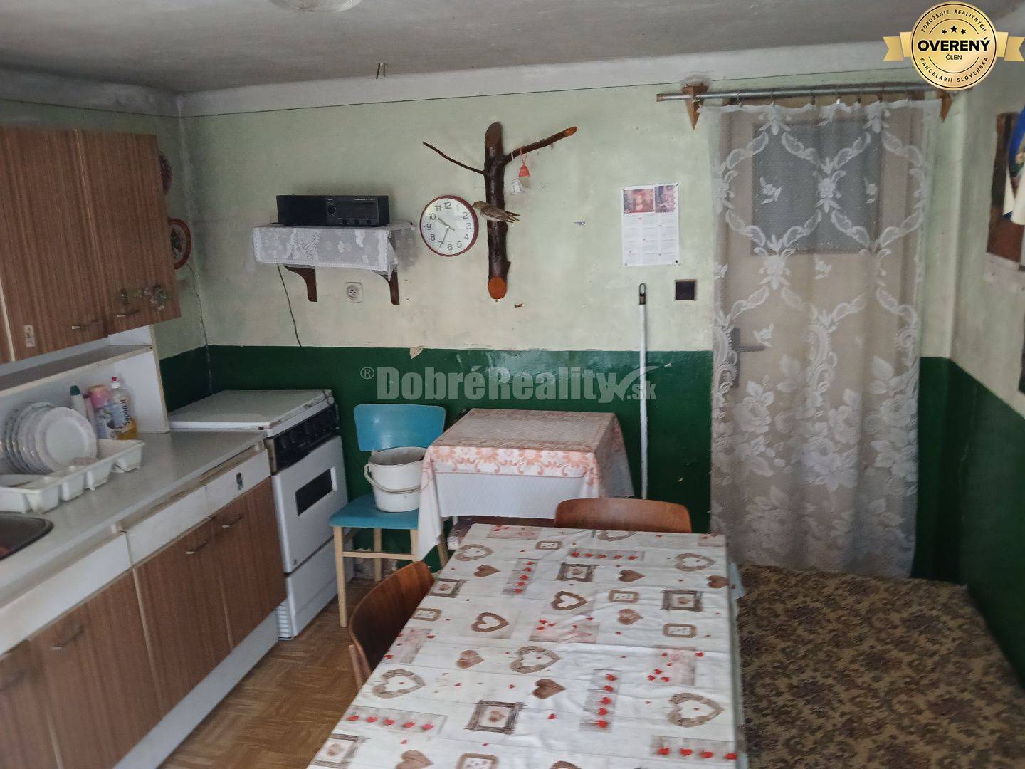 DOBRÉ REALITY - Vidiecky dom s veľkou záhradou v obci Farna (okr. Lev