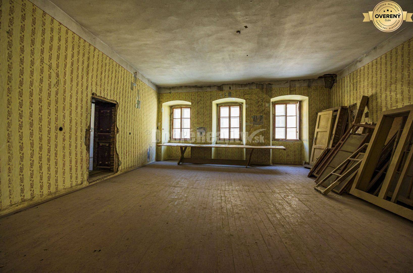 PREDAJ - investičná príležitosť - historocká budova Banská Štiavnica -