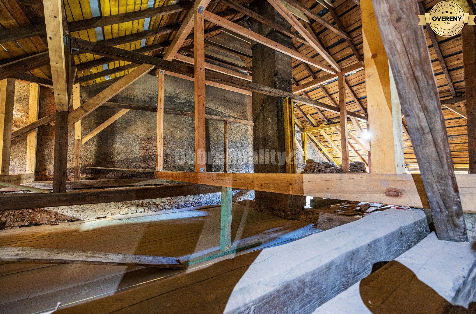 PREDAJ - investičná príležitosť - historocká budova Banská Štiavnica -