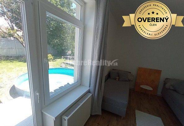 RK DOBRÉ REALITY prenajíma 3-izbový poldom s bazénom v Nesvadoch