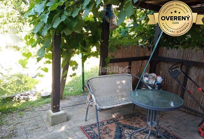 RK DOBRÉ REALITY prenajíma 3-izbový poldom s bazénom v Nesvadoch