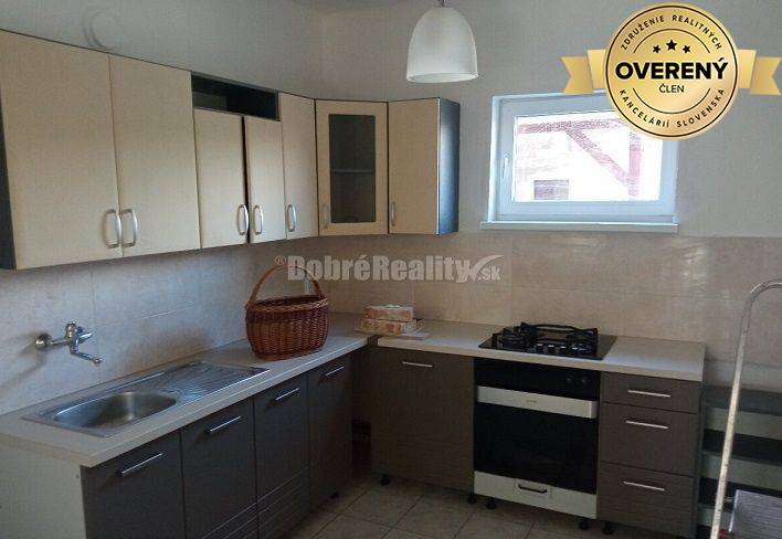 RK DOBRÉ REALITY prenajíma 3-izbový poldom s bazénom v Nesvadoch