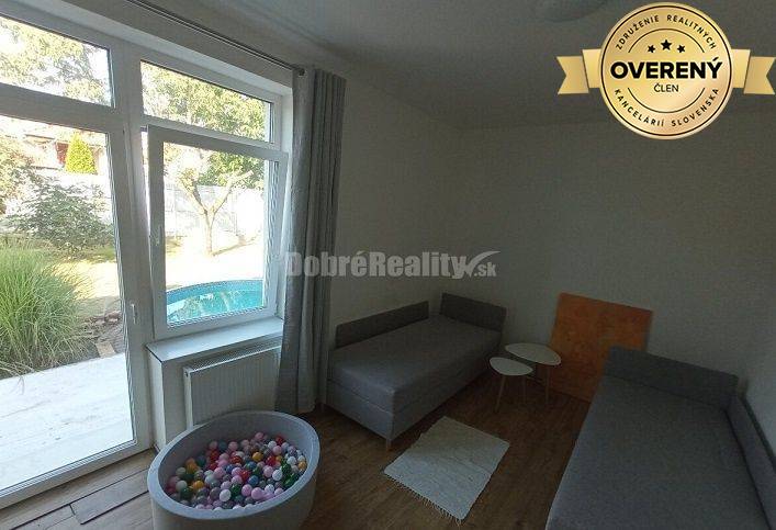 RK DOBRÉ REALITY prenajíma 3-izbový poldom s bazénom v Nesvadoch