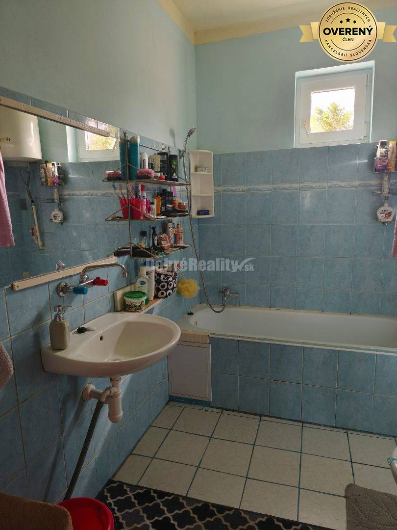 Zachovalý 3 izbový domček v Seliciach k okamžitému nasťahovaniu .