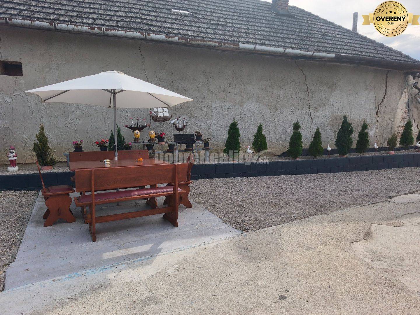 Zachovalý 3 izbový domček v Seliciach k okamžitému nasťahovaniu .