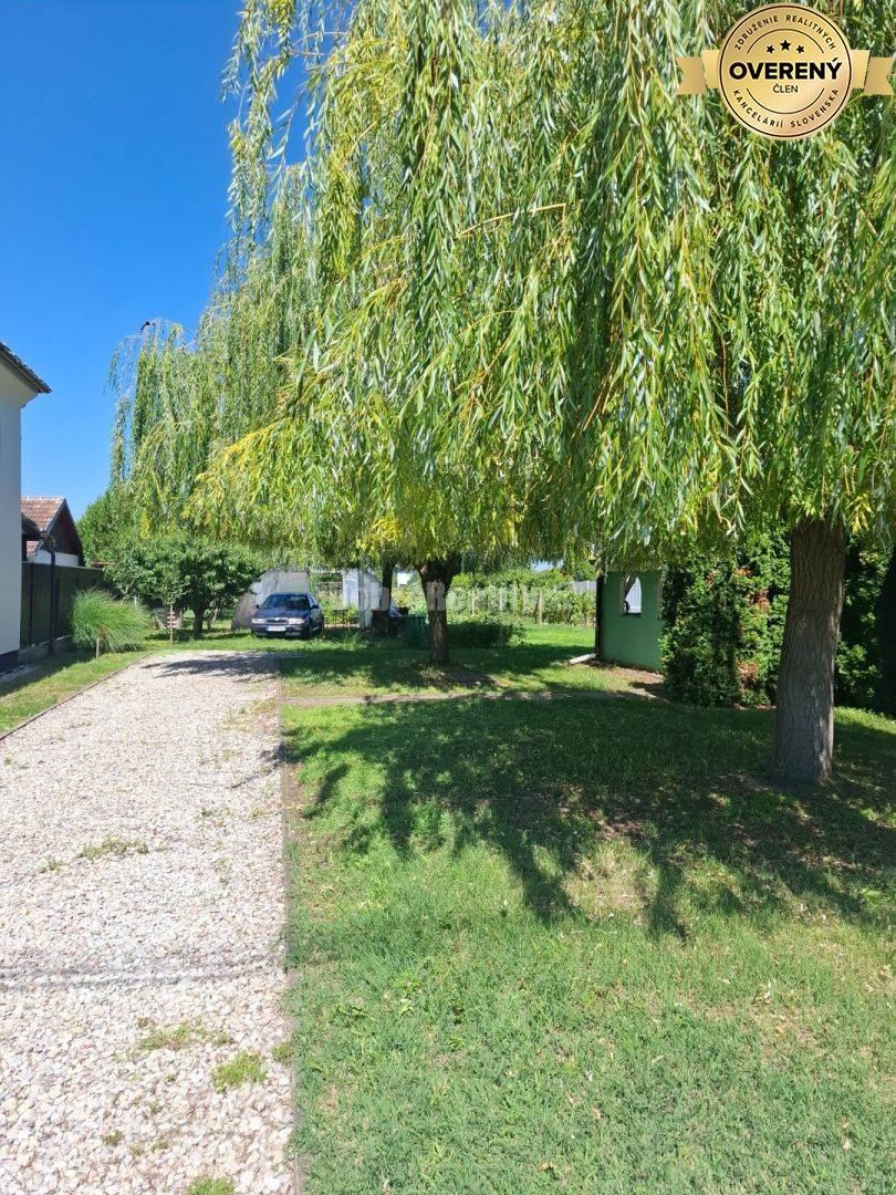 Exkluzivne u nas na predaj vidiecky domček na krásnom rozlahlom pozemk