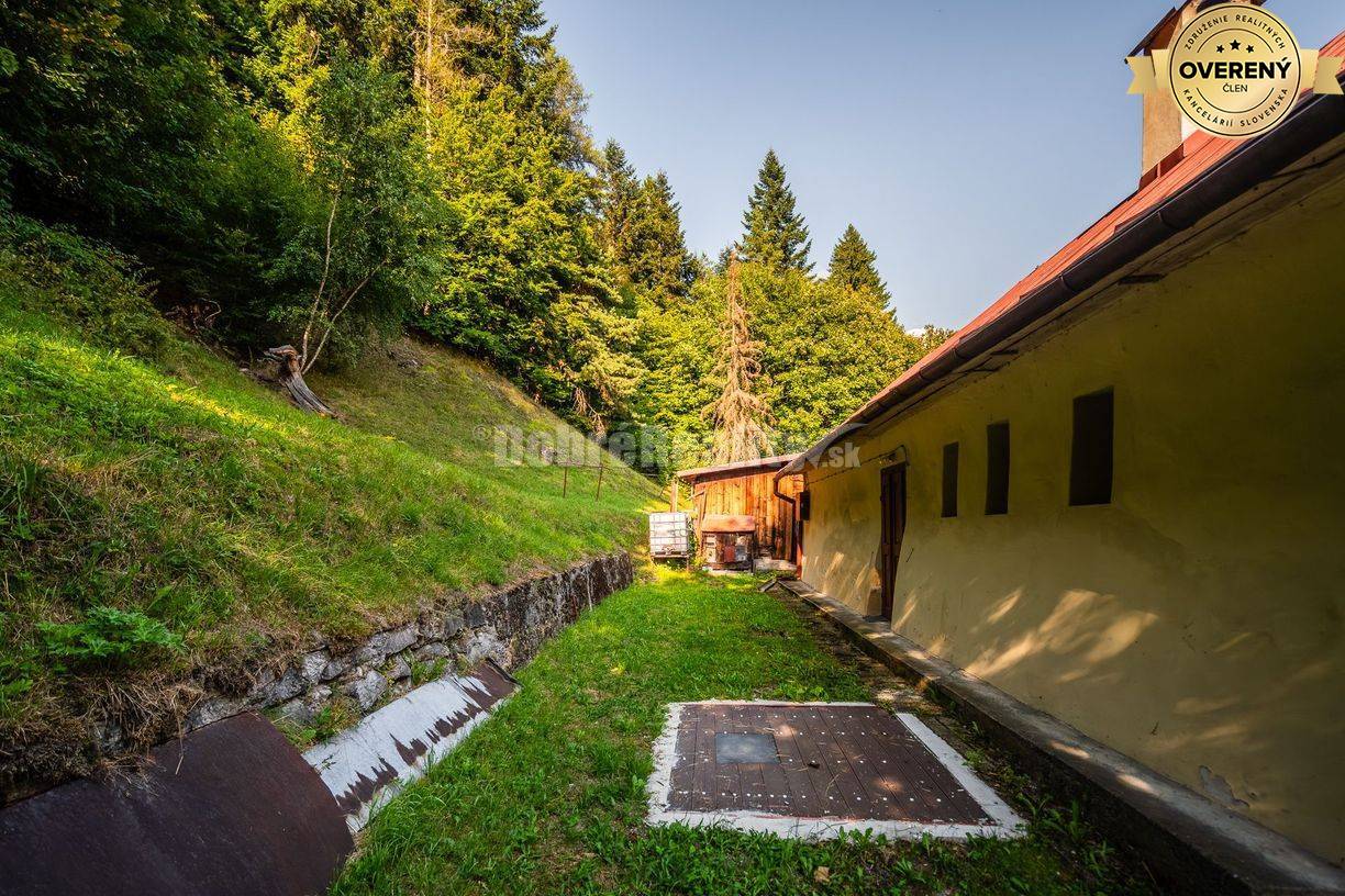 REZERVOVANÝ: Pôvodný starohorský dom pod lesom, 154 m2, Staré Hory - N
