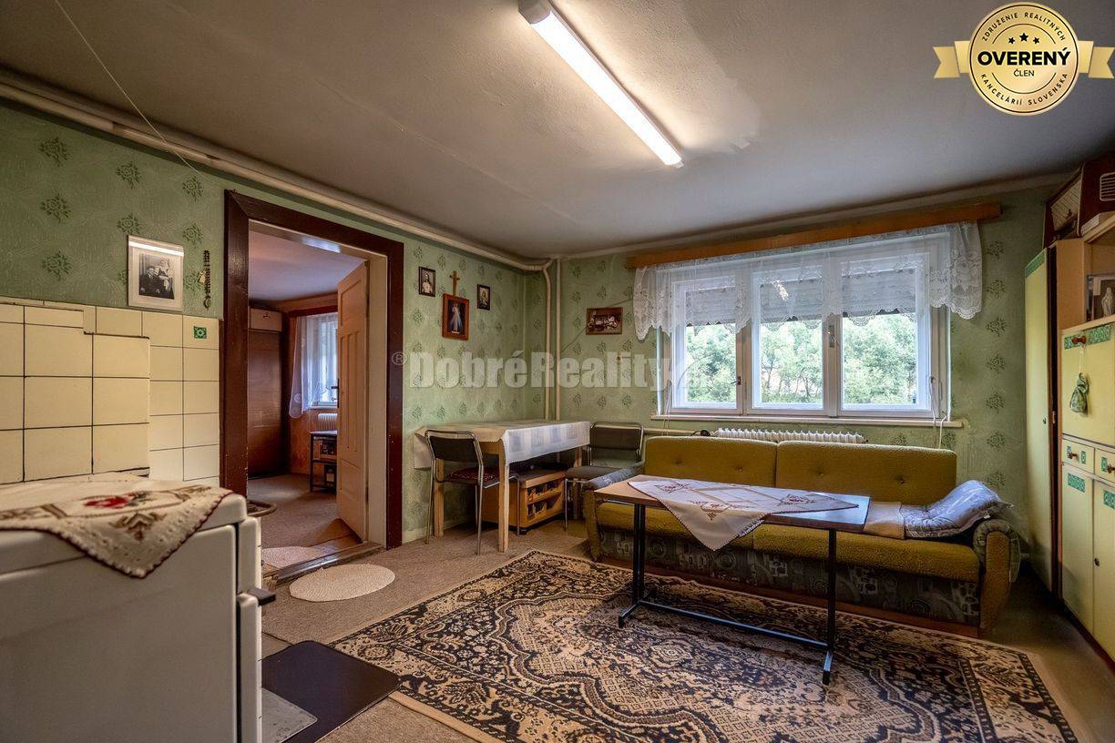 PREDAJ: Poctivý rodinný dom s prístavbou na konci ulice, 330 m2, Čiern