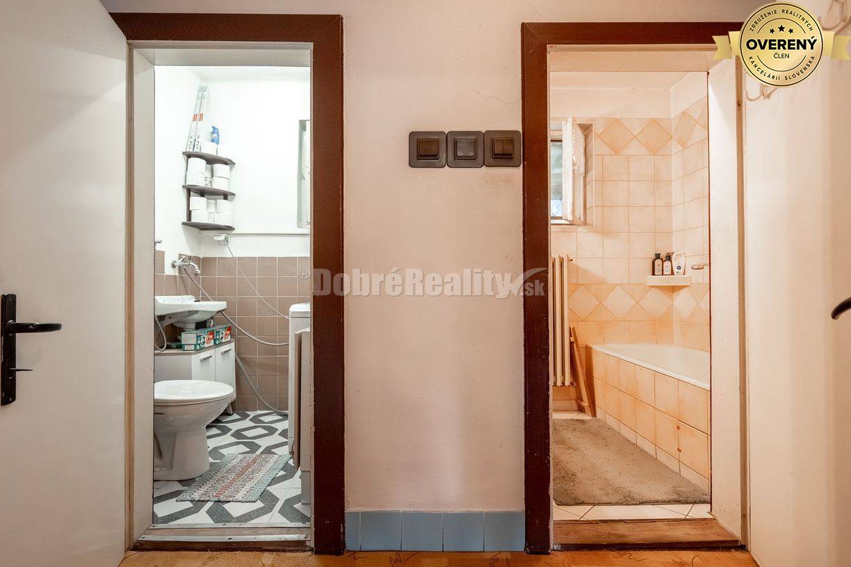 PREDAJ: Poctivý rodinný dom s prístavbou na konci ulice, 330 m2, Čiern