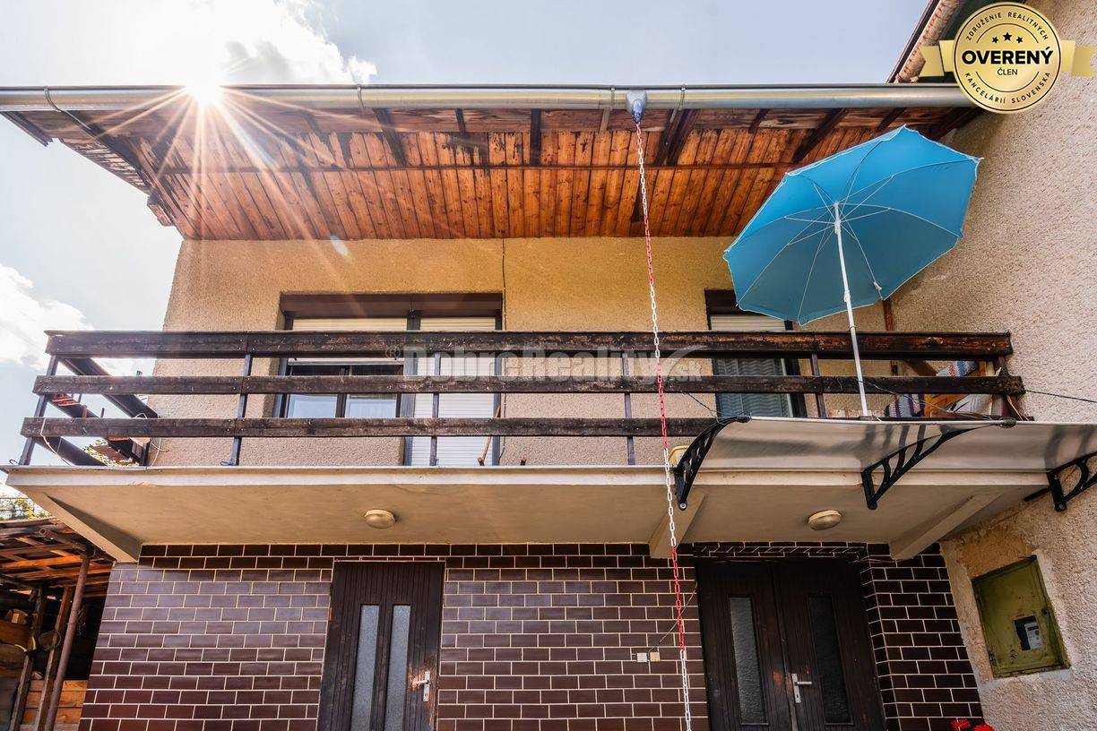 PREDAJ: Poctivý rodinný dom s prístavbou na konci ulice, 330 m2, Čiern