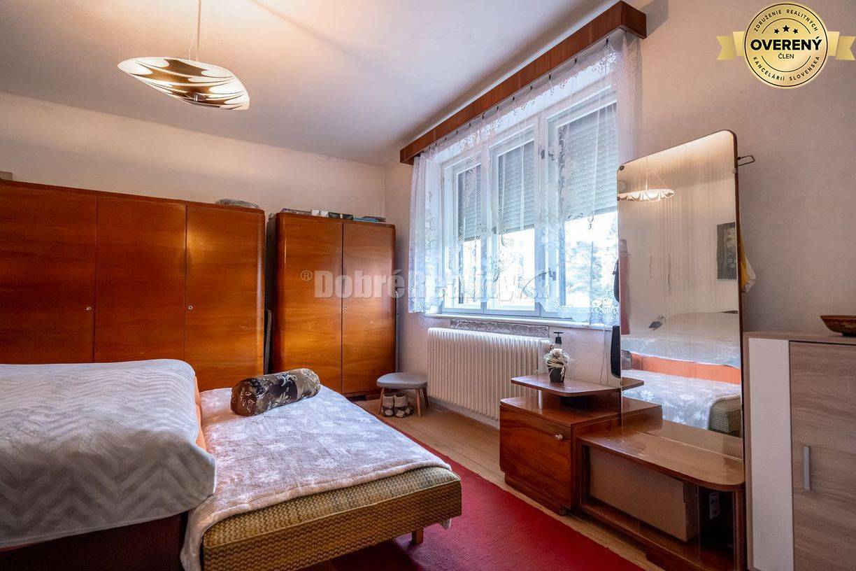 PREDAJ: Poctivý rodinný dom s prístavbou na konci ulice, 330 m2, Čiern