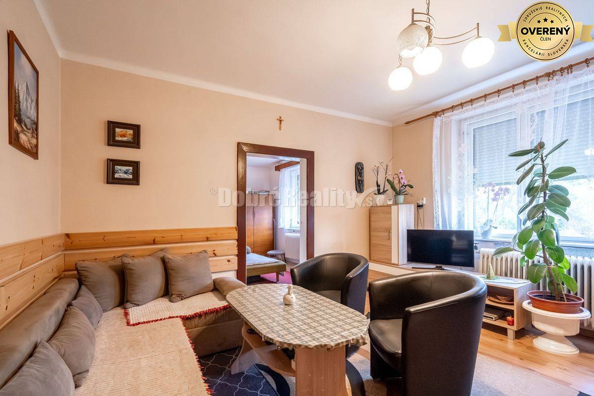 PREDAJ: Poctivý rodinný dom s prístavbou na konci ulice, 330 m2, Čiern