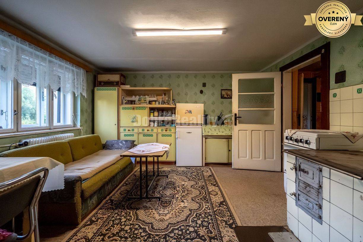 PREDAJ: Poctivý rodinný dom s prístavbou na konci ulice, 330 m2, Čiern