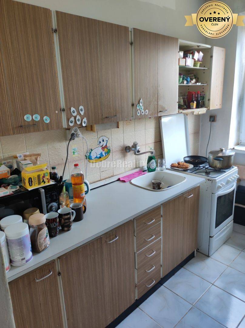 Dvojgeneračný RD v Ludaniciach, tichá ulica