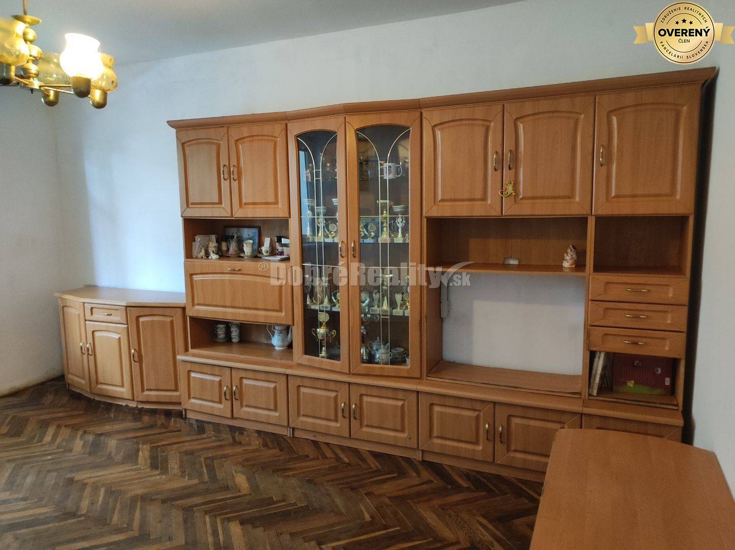 Dvojgeneračný RD v Ludaniciach, tichá ulica