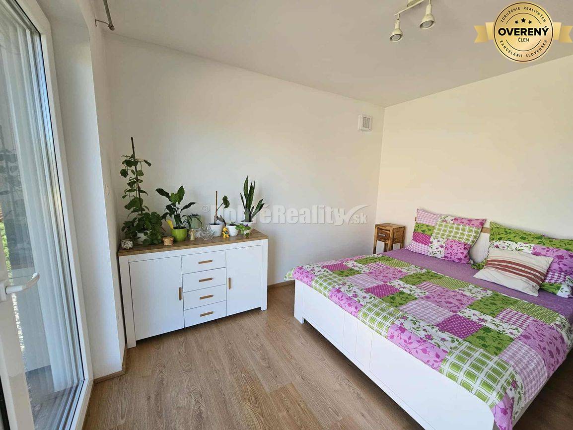 MODERNÁ 4 roč.NOVOSTAVBA - NA PREDAJ v obci BABINDOL