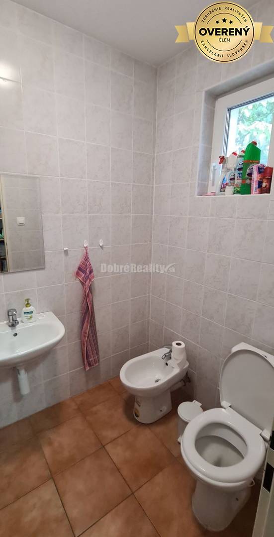 Dobré reality - predaj obchodné priestory 77.86m2 na prízemí v centre