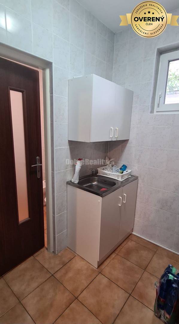 Dobré reality - predaj obchodné priestory 77.86m2 na prízemí v centre