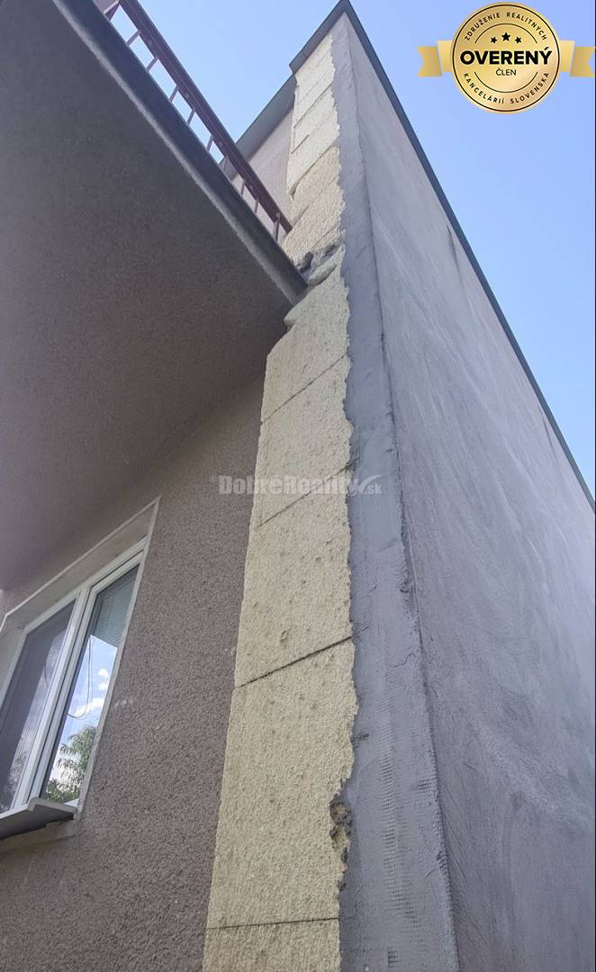 Znížená cena - na predaj poschodový 5-izb. RD+ garáž, skleník, pozemok