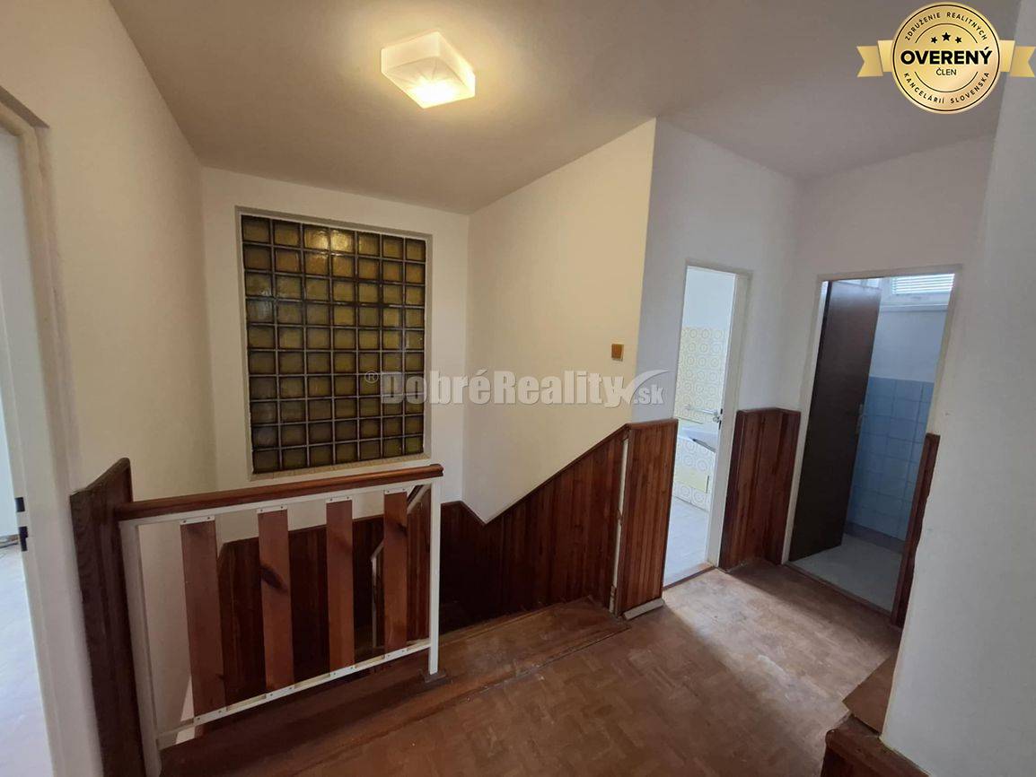 Znížená cena - na predaj zdravý posch. 5-izb. RD 283m2 + garáž, sklení