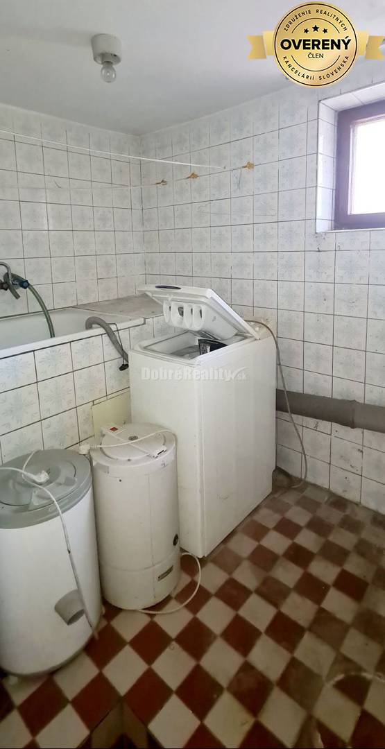 Znížená cena - na predaj zdravý posch. 5-izb. RD 283m2 + garáž, sklení