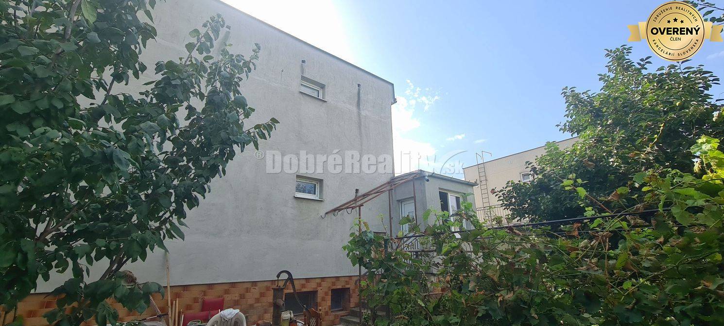 Znížená cena - na predaj zdravý posch. 5-izb. RD 283m2 + garáž, sklení