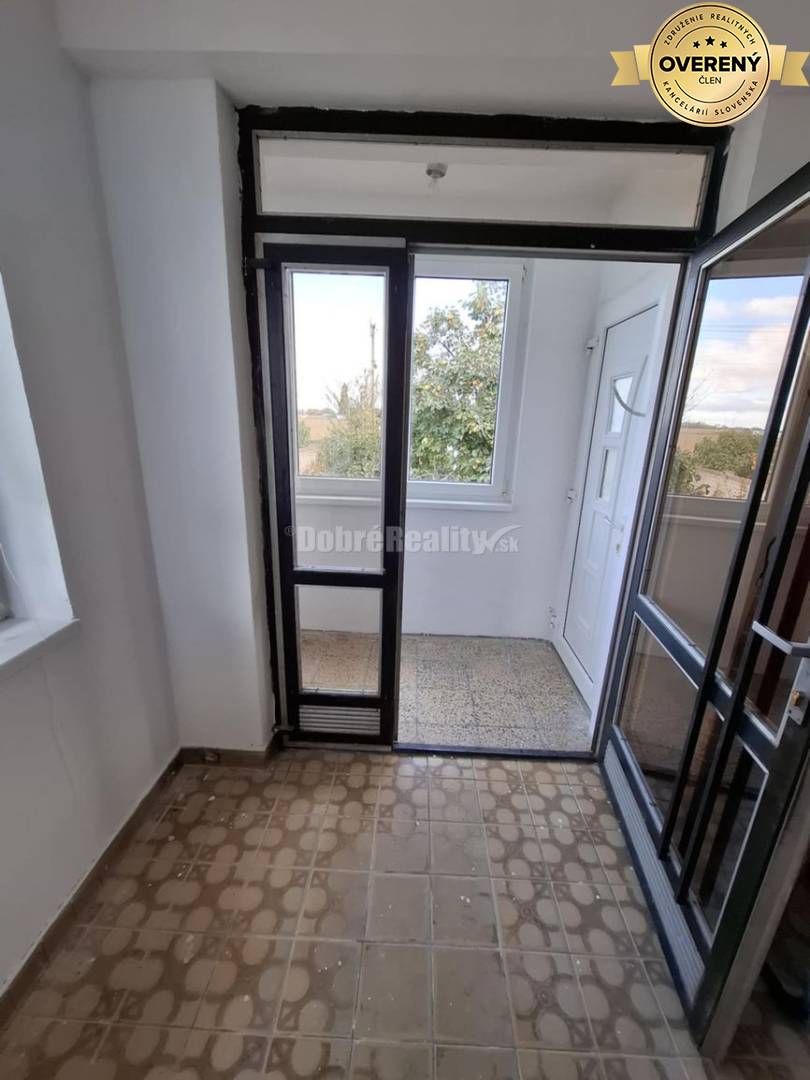 Znížená cena - na predaj zdravý posch. 5-izb. RD 283m2 + garáž, sklení