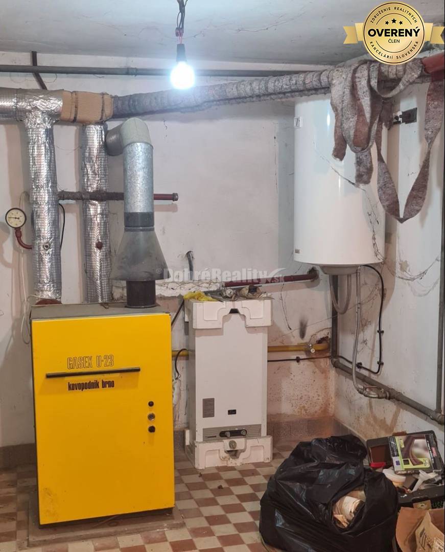 Znížená cena - na predaj poschodový 5-izb. RD+ garáž, skleník, pozemok