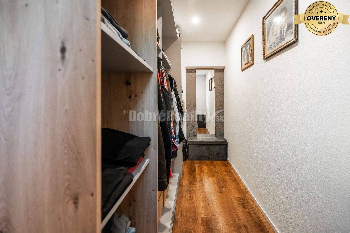 REZERVOVANÝ: Dom s dvoma bytmi, terasou a záhradou – priestor pre poko