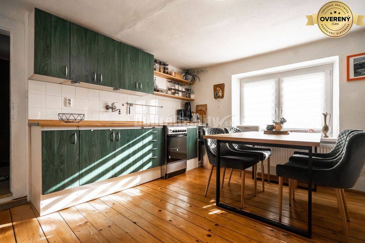 REZERVOVANÝ: Dom s dvoma bytmi, terasou a záhradou – priestor pre poko