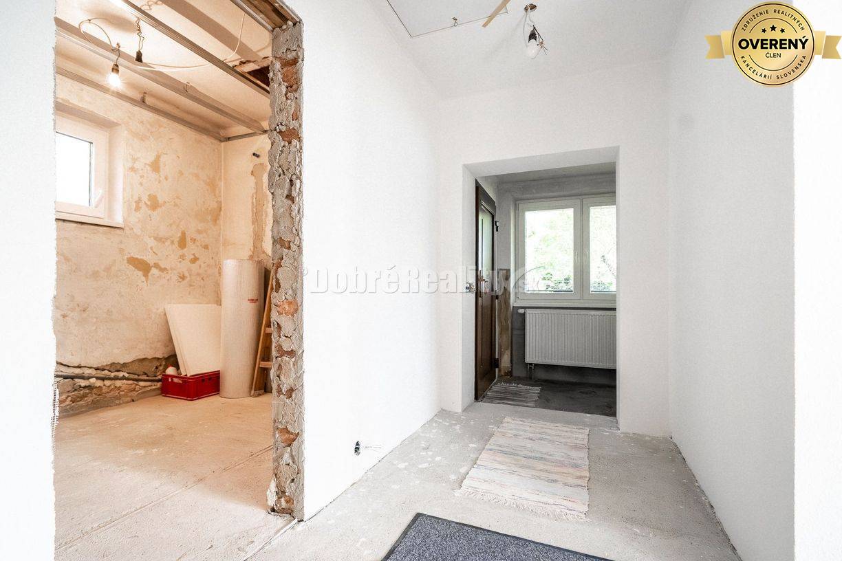 PREDAJ: Dom s dvoma bytmi, terasou a záhradou – priestor pre pokojný ž