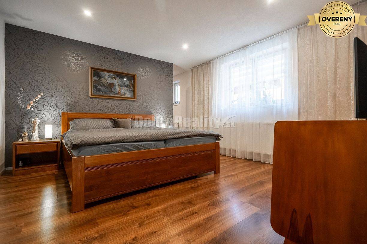 REZERVOVANÝ: Dom s dvoma bytmi, terasou a záhradou – priestor pre poko