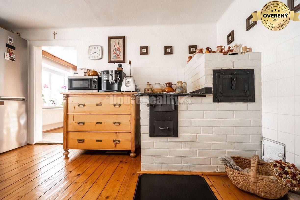 REZERVOVANÝ: Dom s dvoma bytmi, terasou a záhradou – priestor pre poko