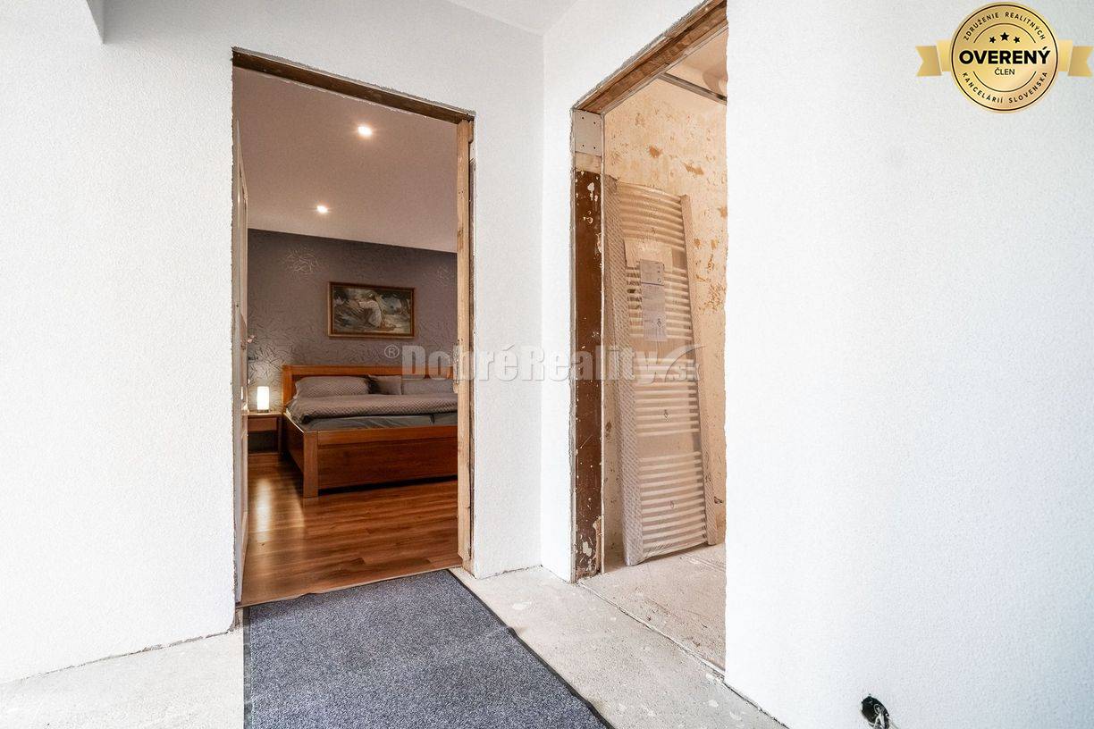 REZERVOVANÝ: Dom s dvoma bytmi, terasou a záhradou – priestor pre poko