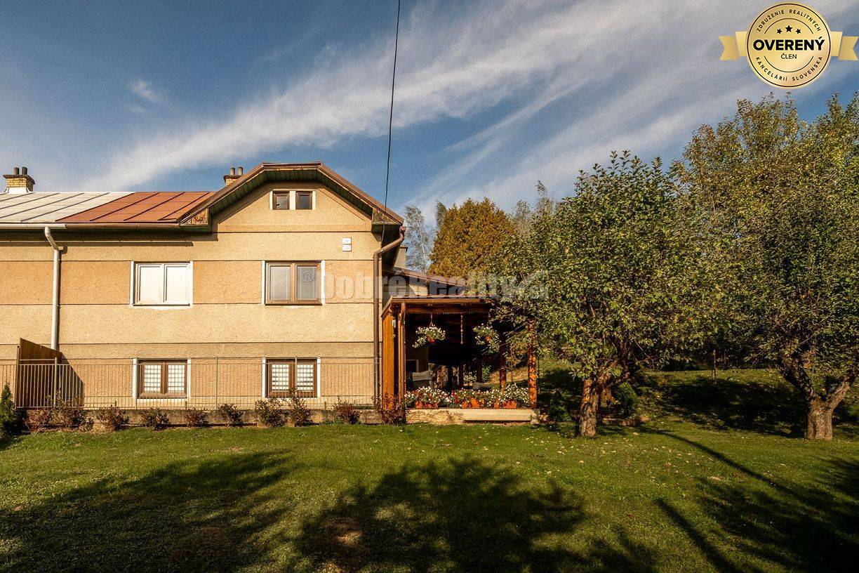 PREDAJ: Dom s dvoma bytmi, terasou a záhradou – priestor pre pokojný ž