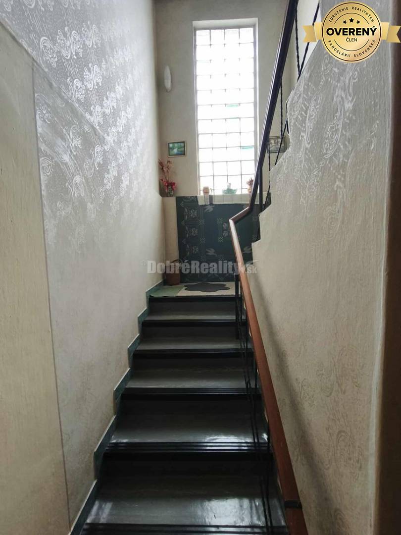 Dobré Reality Vám ponúkajú krásny nadčasový rodinný dom v obci Vlčany