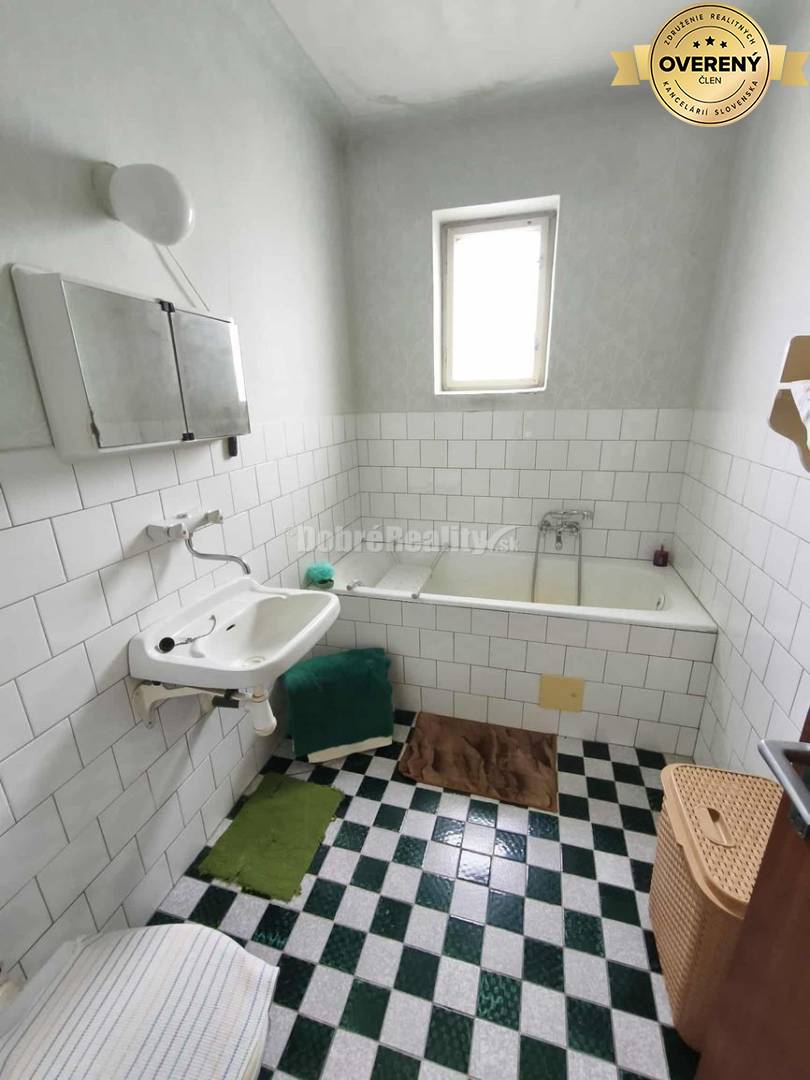 Dobré Reality Vám ponúkajú krásny nadčasový rodinný dom v obci Vlčany